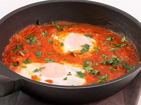 Huevos con salsa de tomate especiada | elpetitchef